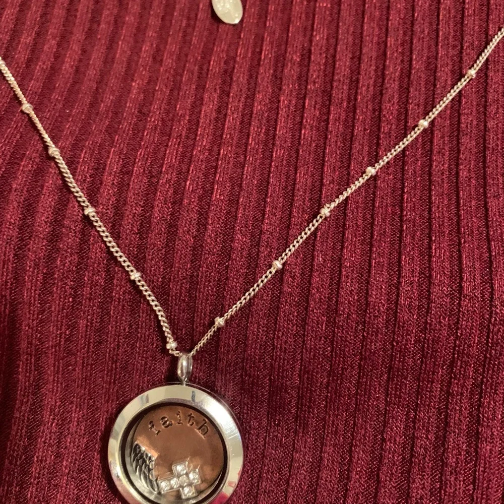 Origami Owl 🦉 Locket with Faith inspired Pendant w/ faith plate charms and chain - Picture 10 of 12